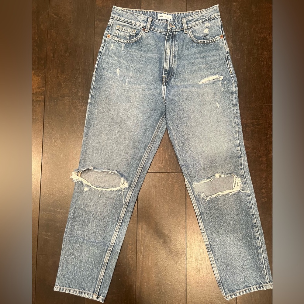Classic Distressed Jeans